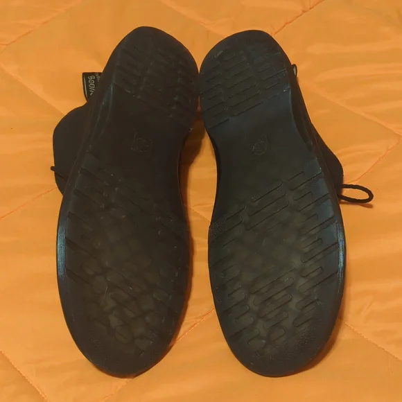 Dr. Martens - Ember Chukka Boot in Black - Picture 2 of 6